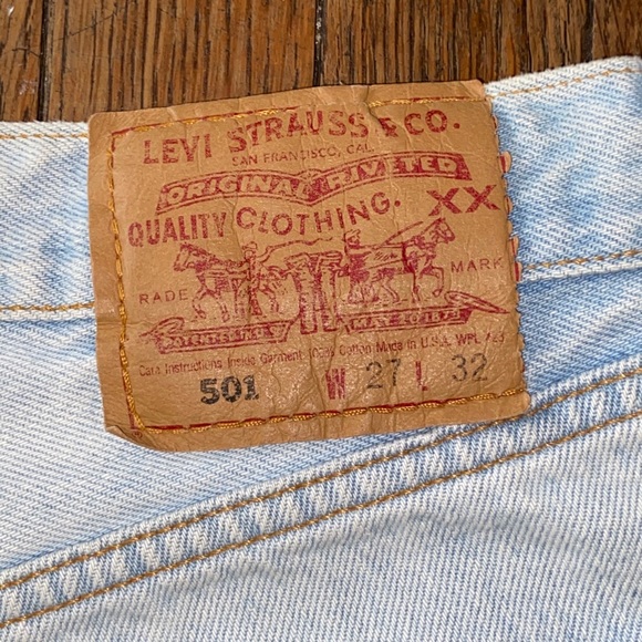 Vintage Levis shorts - Picture 3 of 6